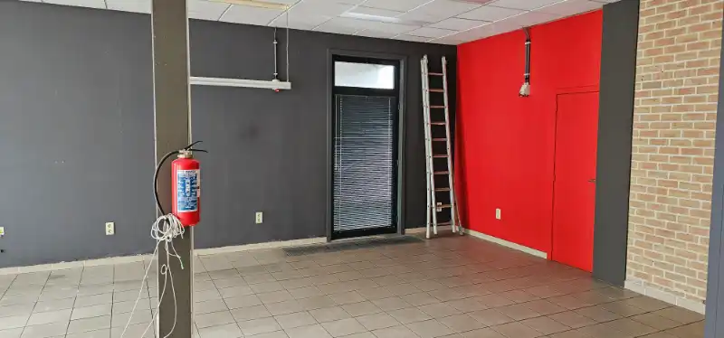 Winkel/kantoorpand te Wondelgem centrum foto 4