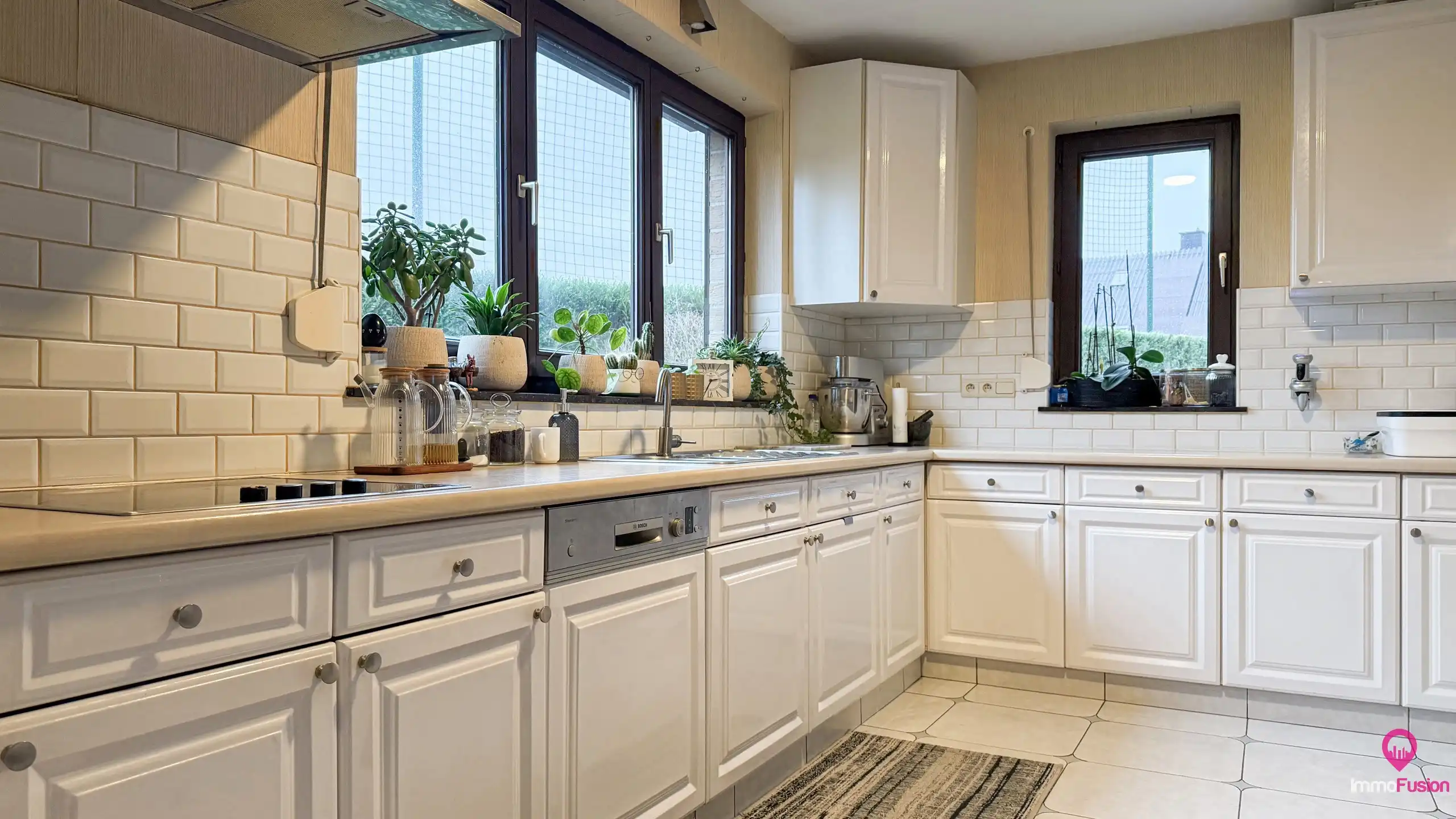 Ruime gezinswoning met 3 slaapkamers in rustige straat! foto 6