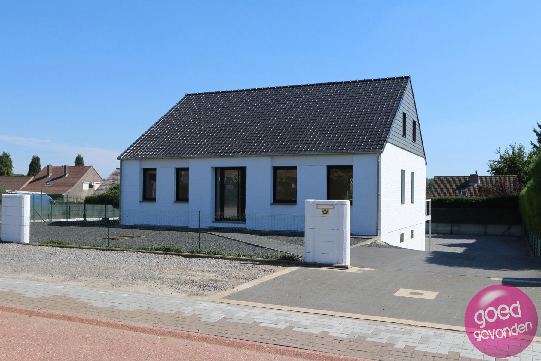 WONING - WERKPLAATS - 4 SLK - 2 GARAGES - TERRAS - TUIN foto 2