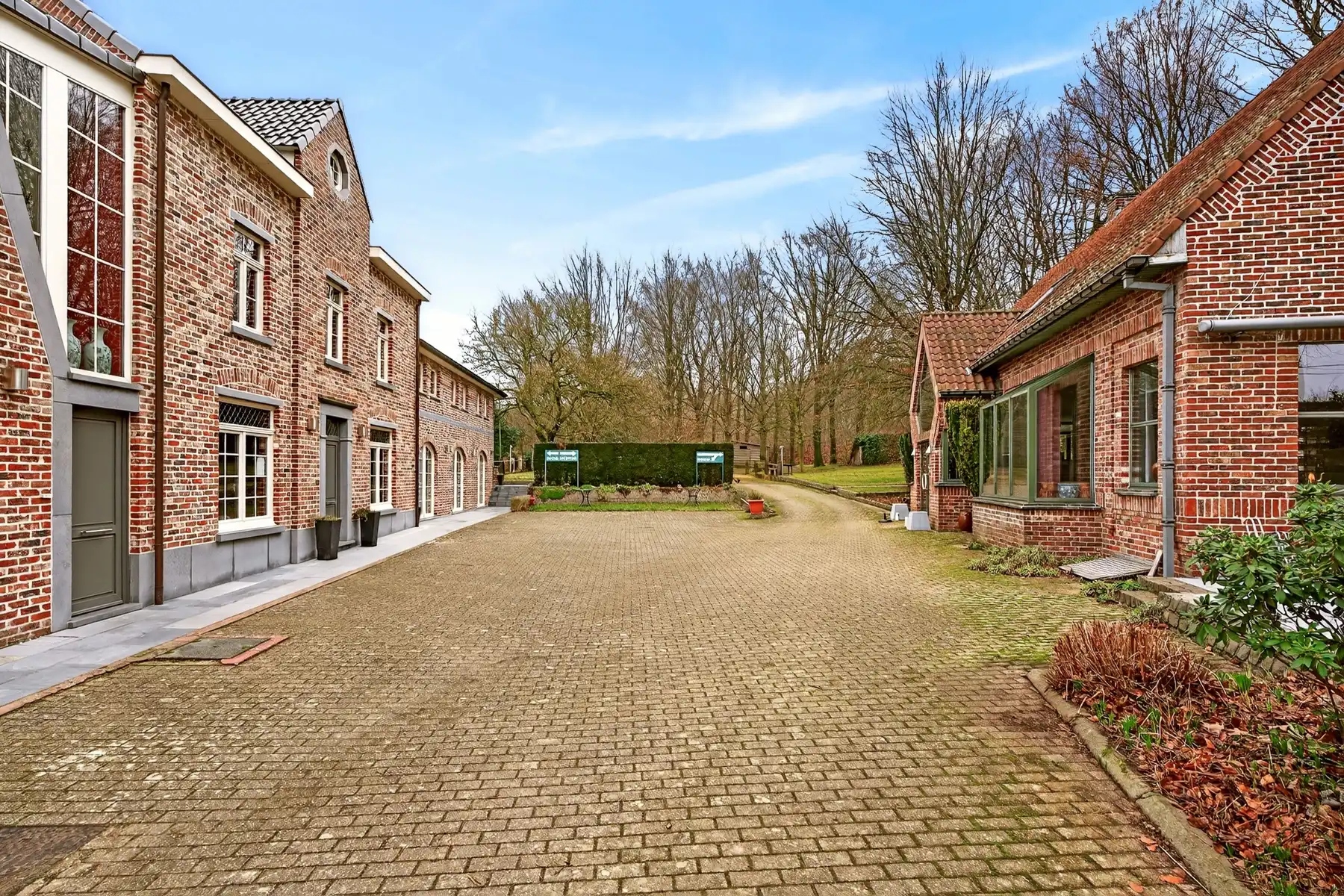 B&B met restaurant en private woonst in het groen foto 2