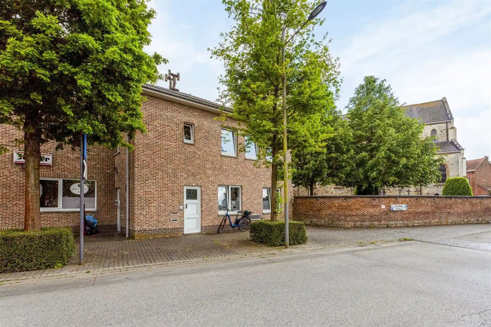 Appartementsgebouw met 2 appartementen in het centrum van Lennik foto 2