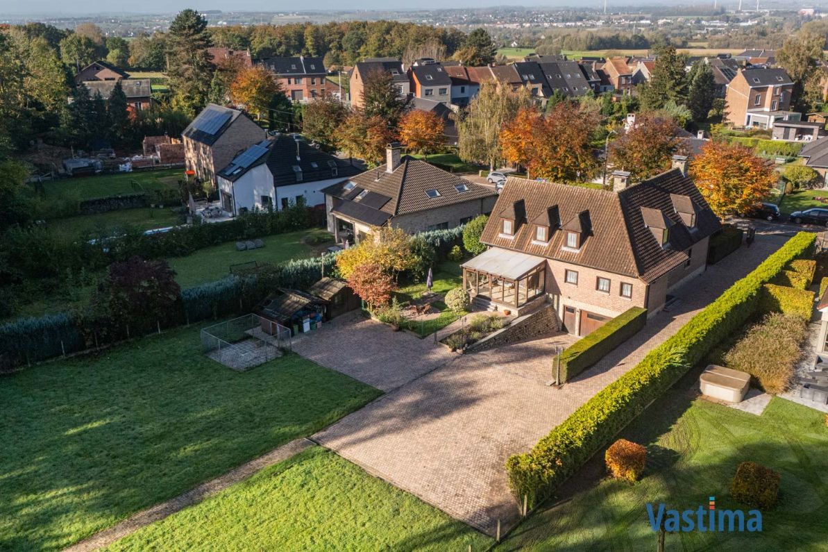 Statige villa met enorm potentieel in een prachtige groene omgeving foto 35