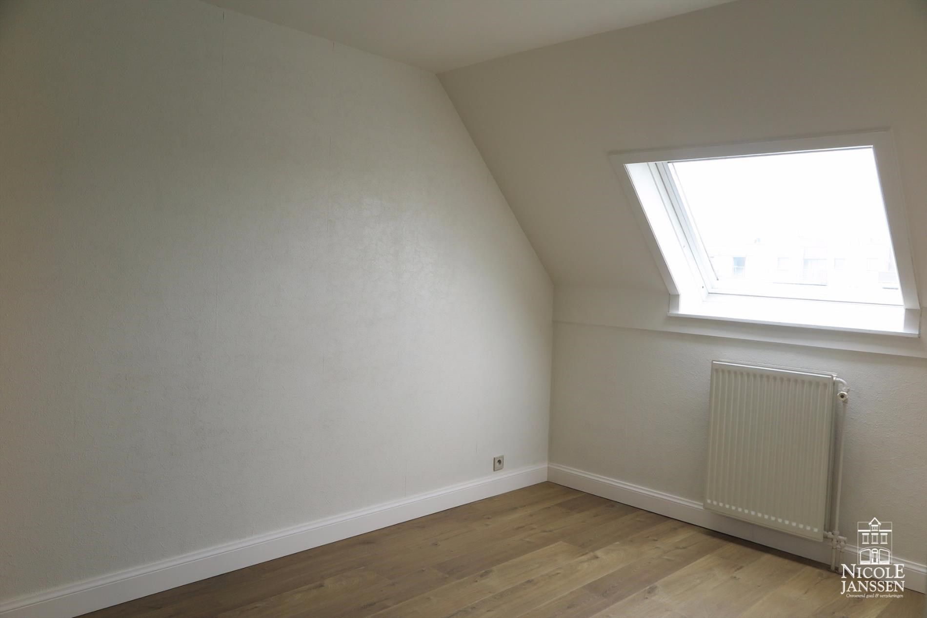 Duplex-appartement met 1 à 2 slaapkamers, terras, autostandplaats en lift in het centrum van Maaseik foto 8