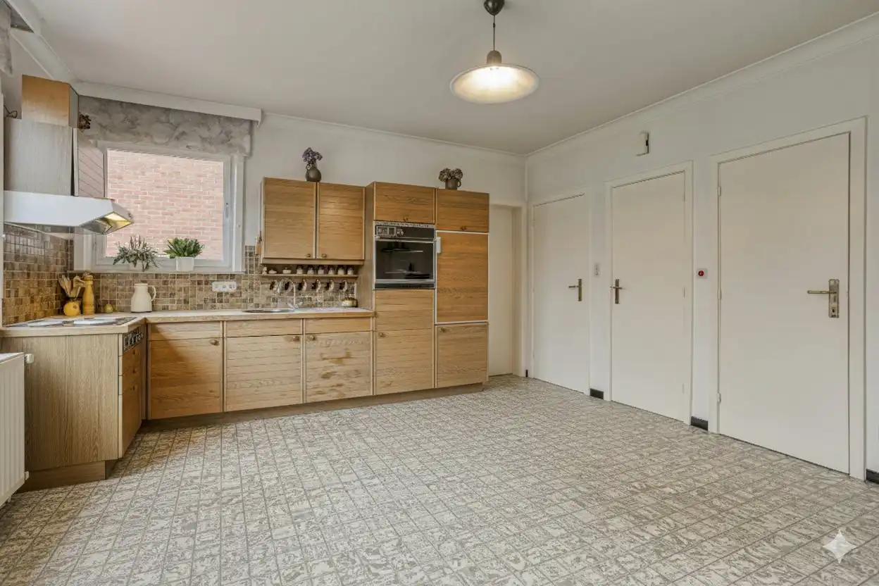 Ruim huis met 4 slaapkamers nabij het centrum van Izegem. foto 9