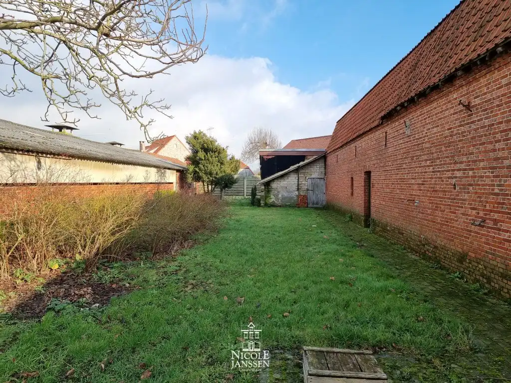 Op te knappen hoevewoning op een mooi perceel met verkavelingsmogelijkheden foto 7