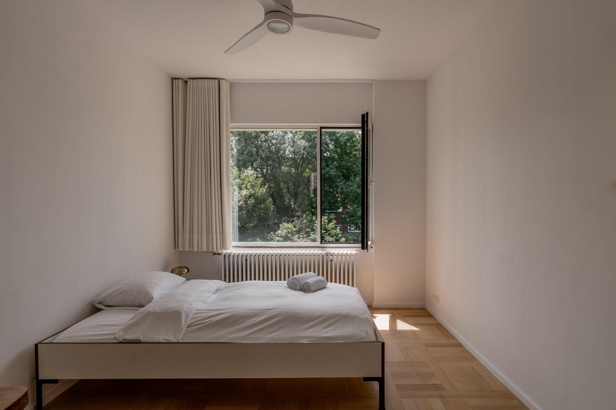 Magnifiek gerenoveerde woning met bostuin nabij het Moorkensplein foto 18