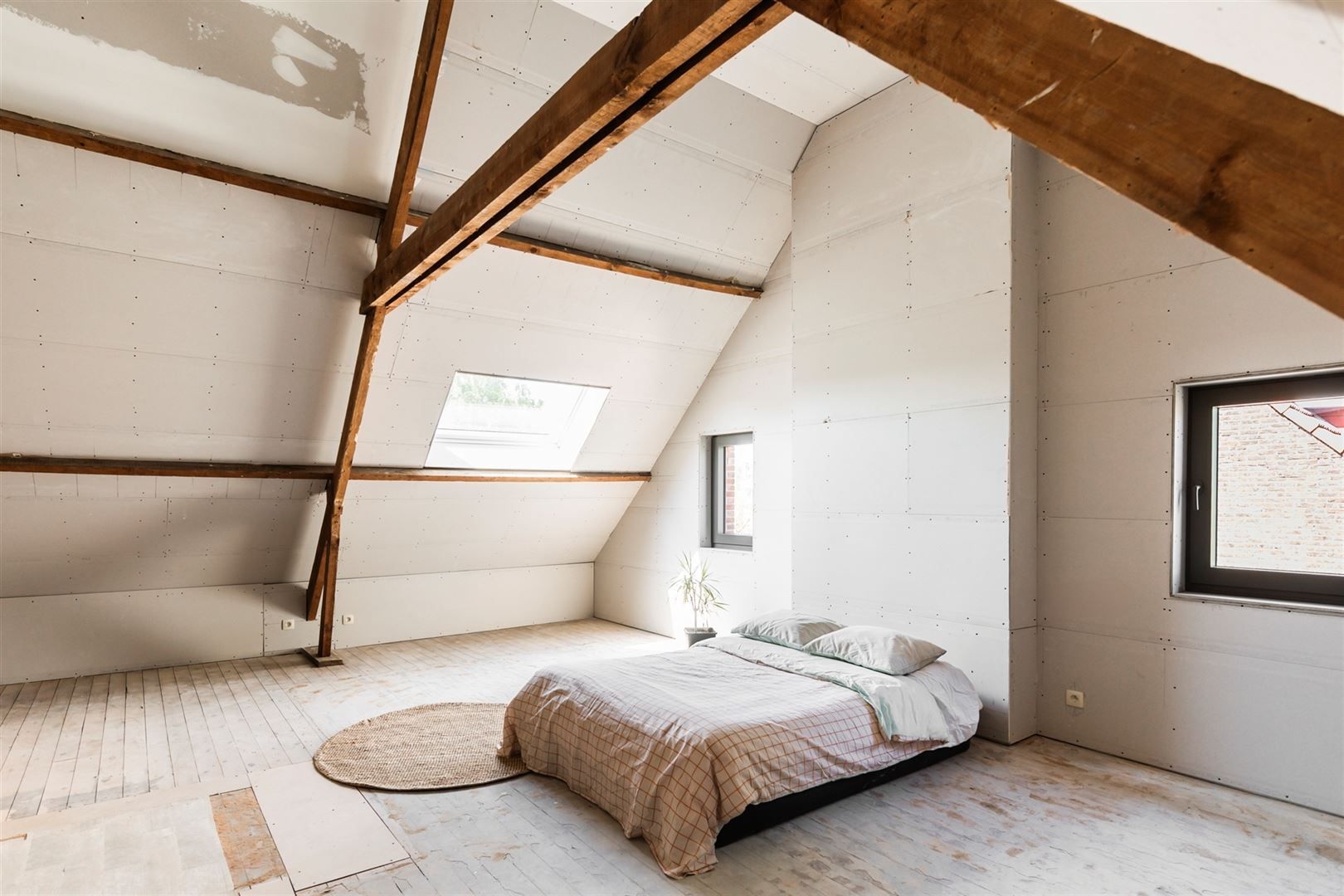 Instapklare woning met zeer grote garage en oprit foto 22