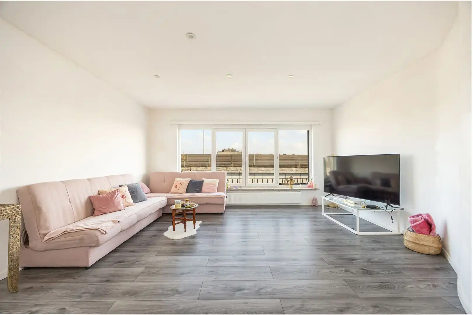 Centraal & slim gerenoveerd appartement met terrasje  foto {{pictureIndex}}