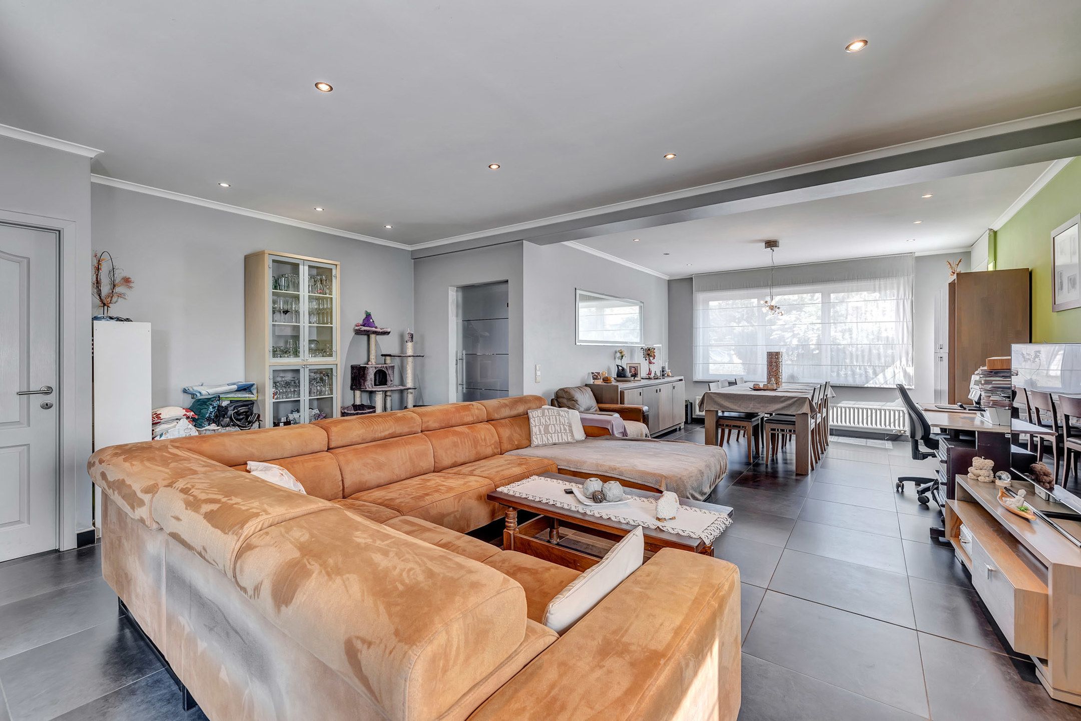 Instapklare woning met ruime opslagplaats/garage en tuin foto 4