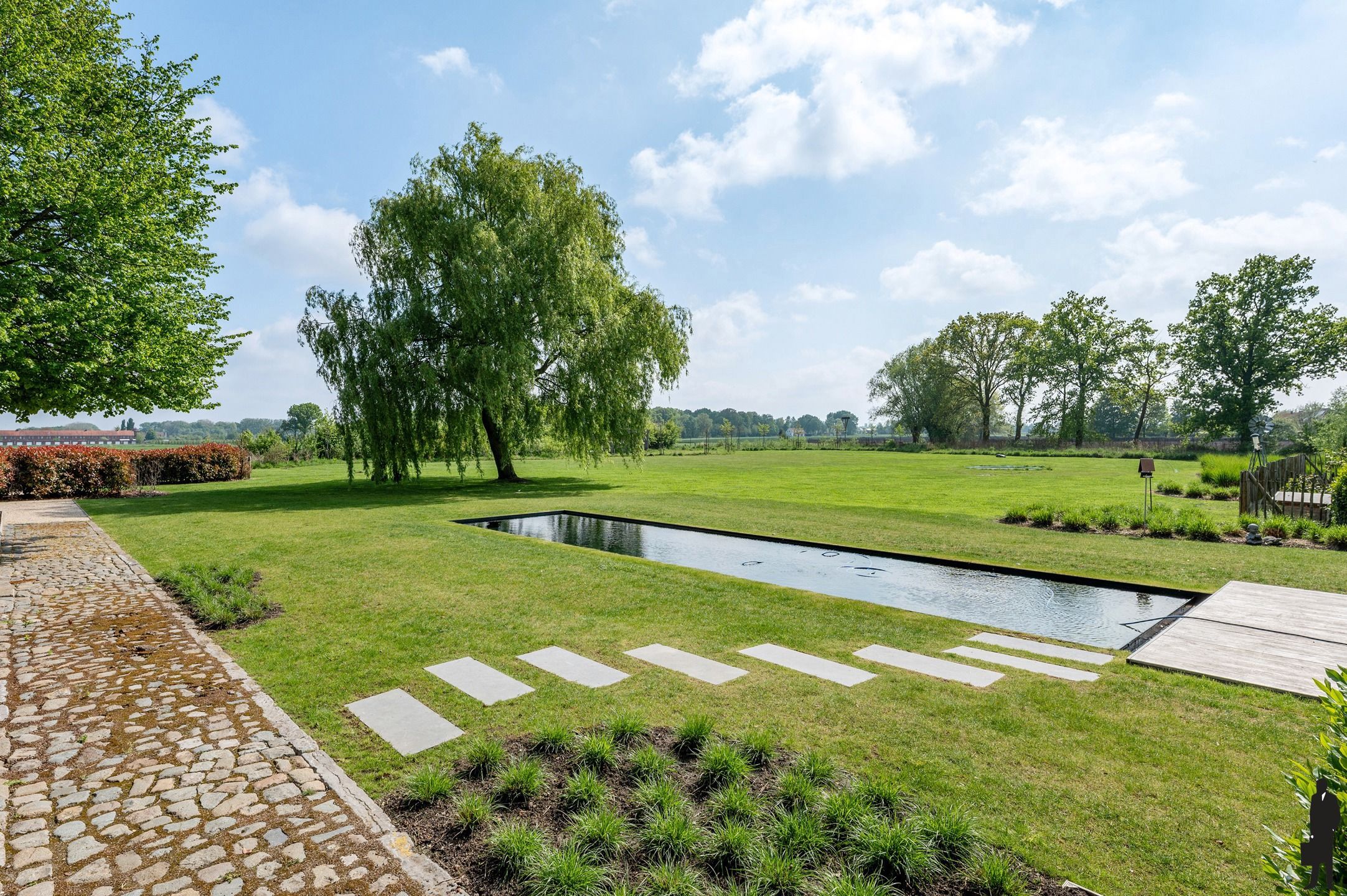 Unieke hoeve met schuur en bijgebouw op een perceel van 1ha foto 3