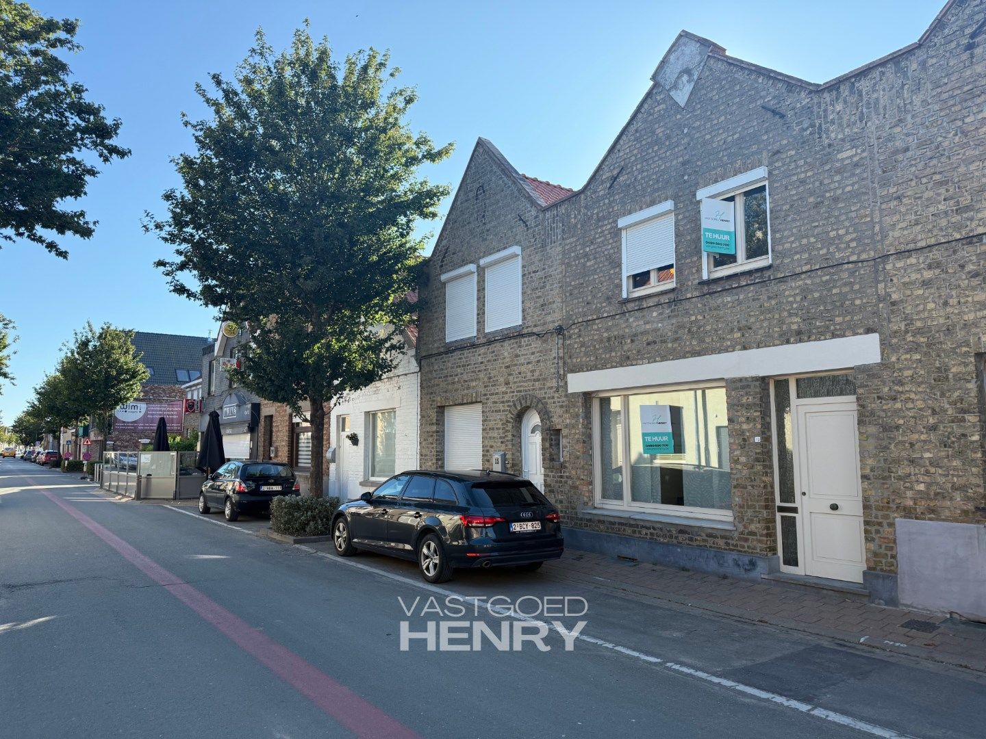 Te huur: Instapklare woning met ruime garage foto {{pictureIndex}}