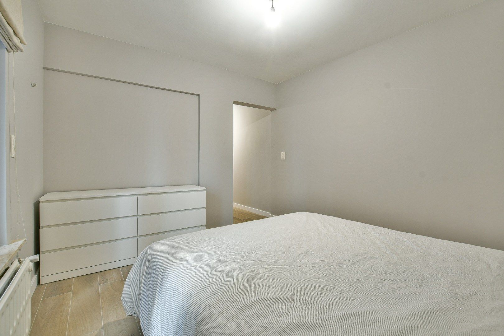 Gerenoveerd 2-slaapkamerappartement op toplocatie - vlakbij de zeedijk! foto 16