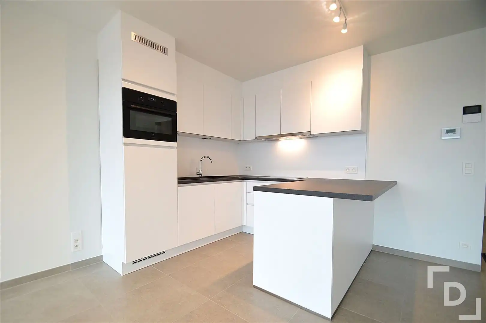 Nieuwbouwappartement met carport te huur te Ieper foto 3