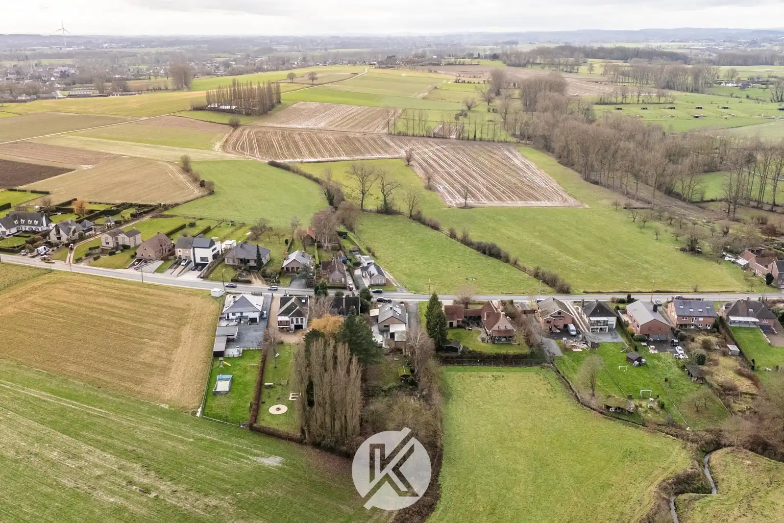 Ruime woning met uitzicht op omliggend landschap foto 6