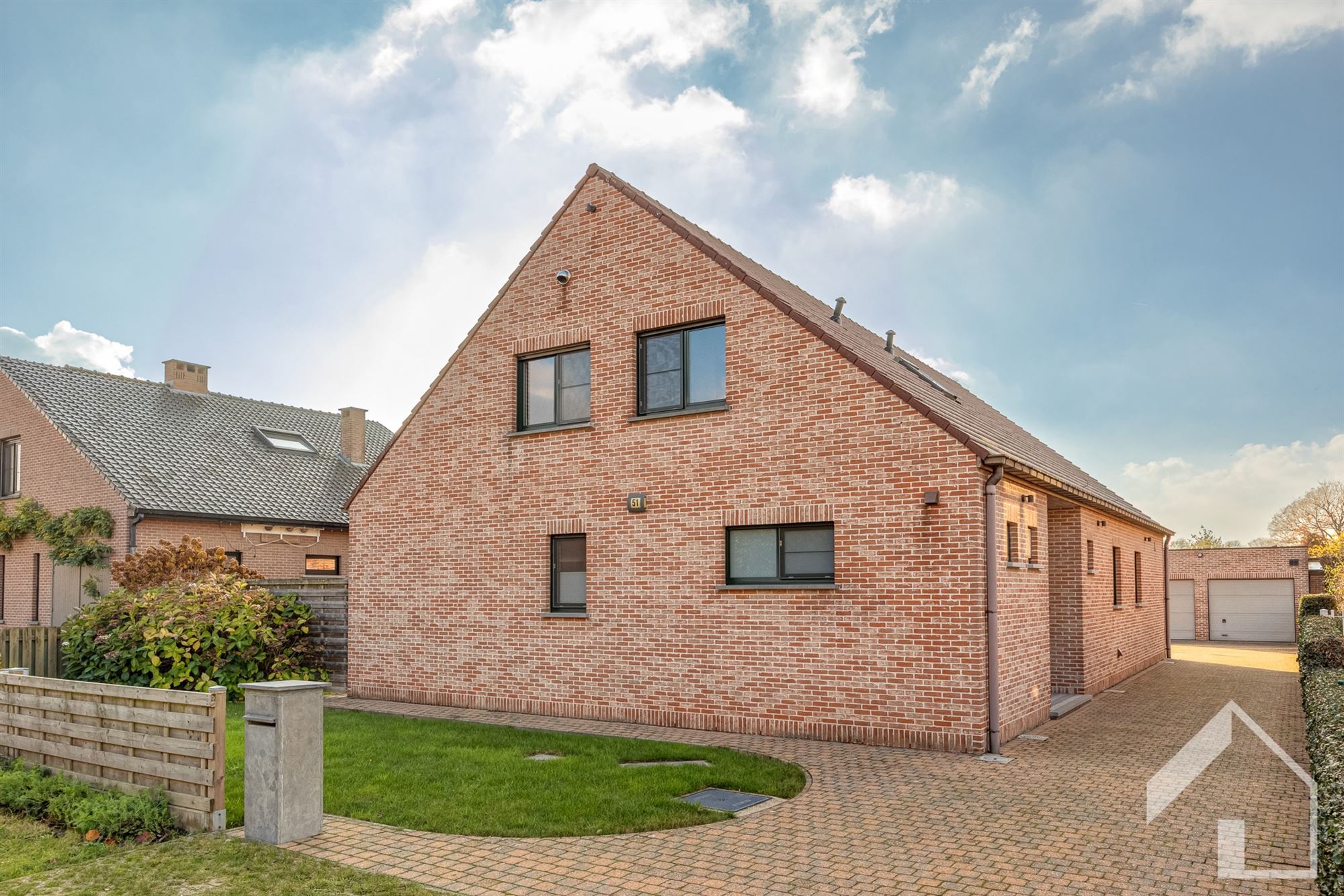 Prachtig landhuis nabij het centrum van Broechem foto {{pictureIndex}}