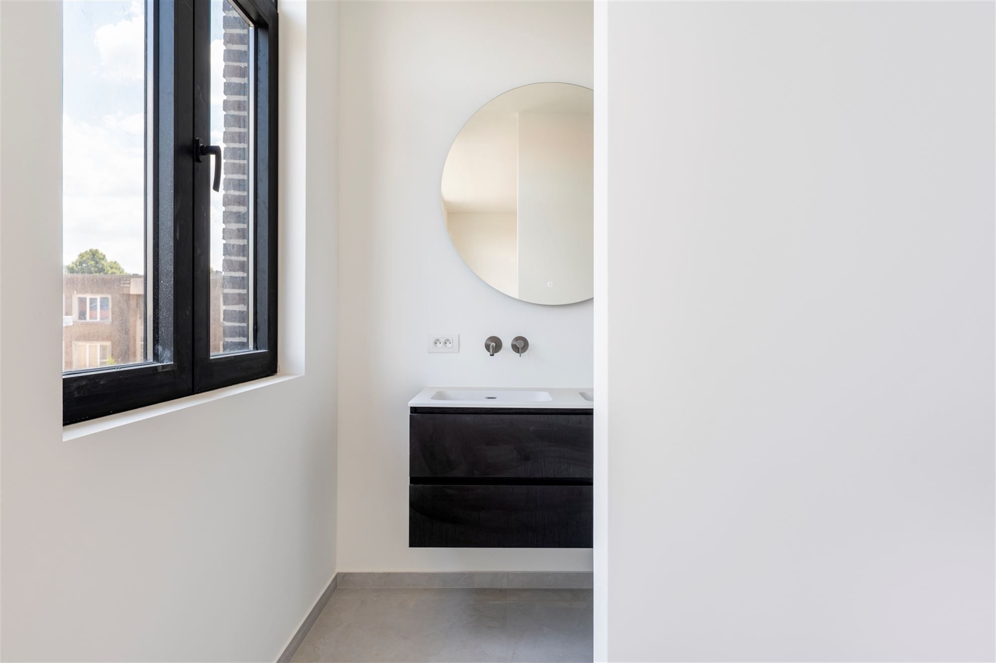 Gerenoveerde penthouse met ruim terras foto 14
