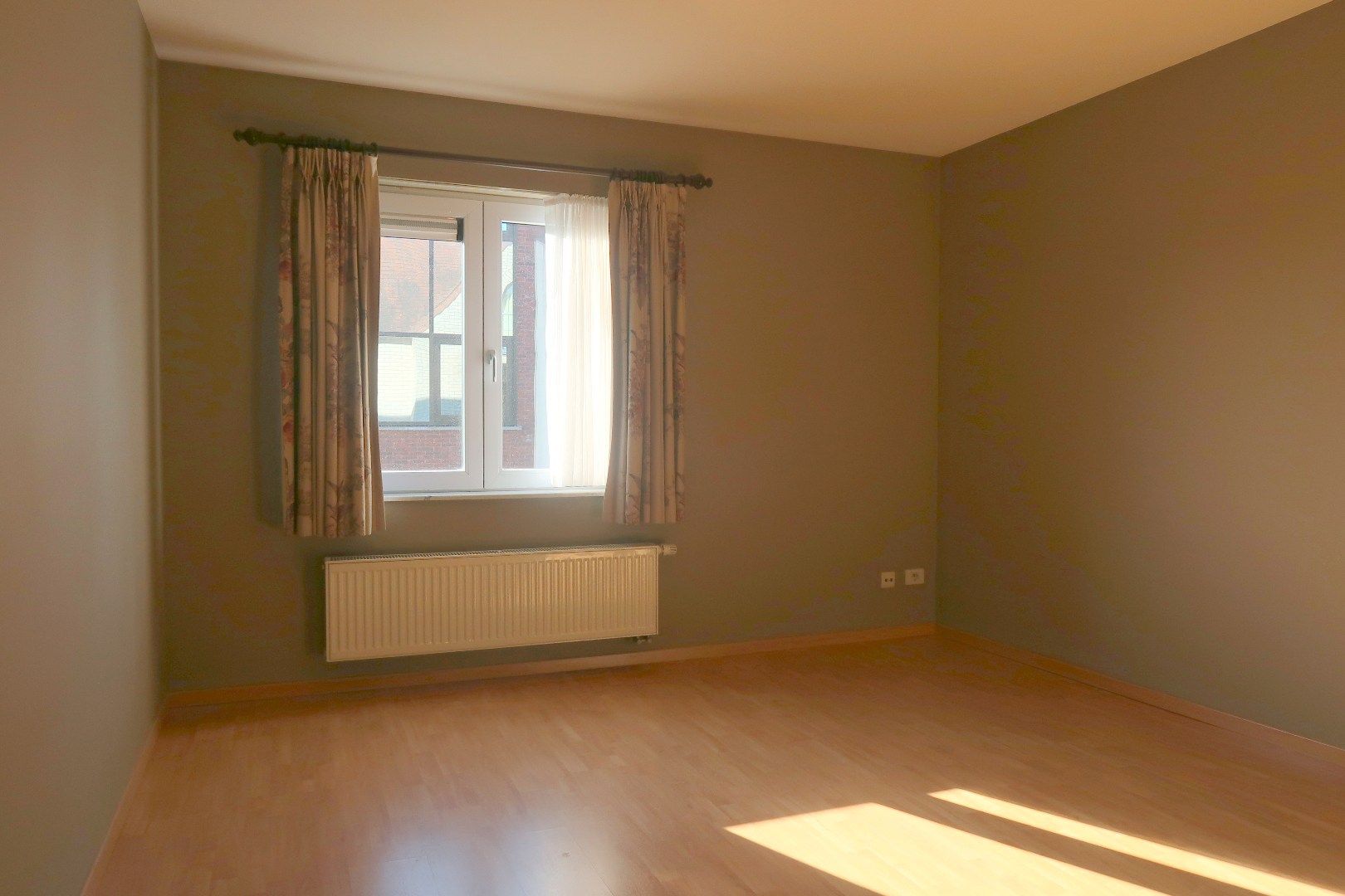Ruim, verzorgd appartement met 2 slaapkamers en 2 terrassen in Hartje Jabbeke foto 10