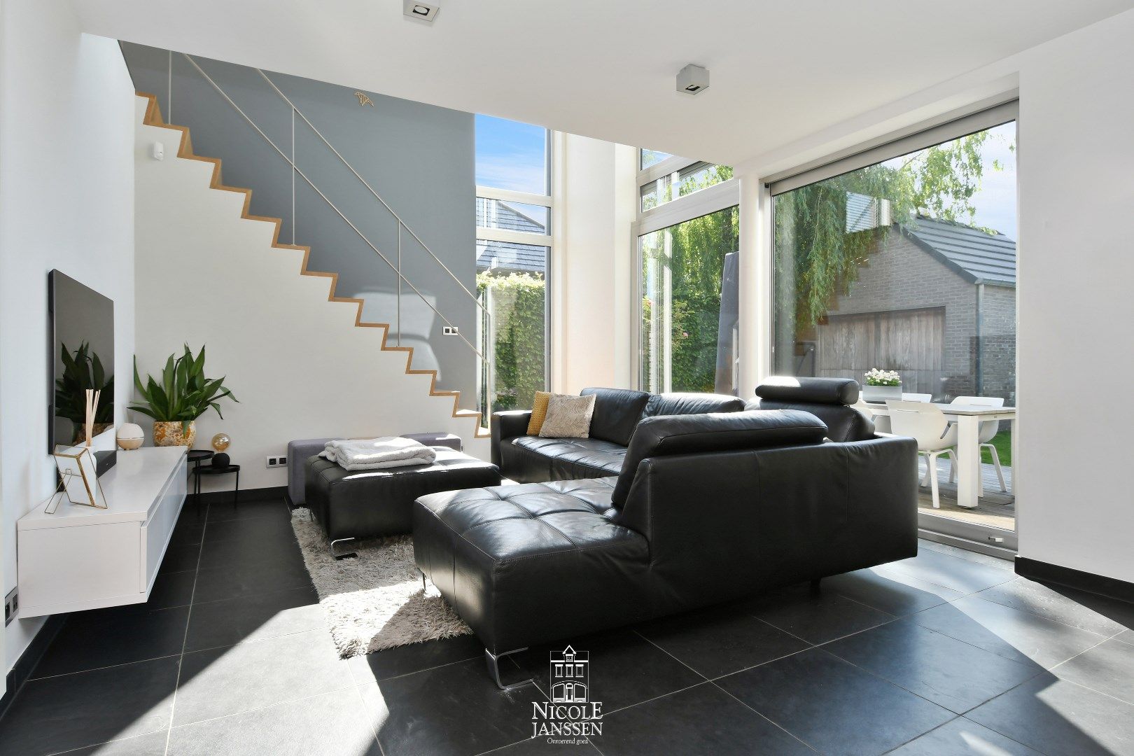 Halfvrijstaande gezinswoning met vrijstaande garage foto 6