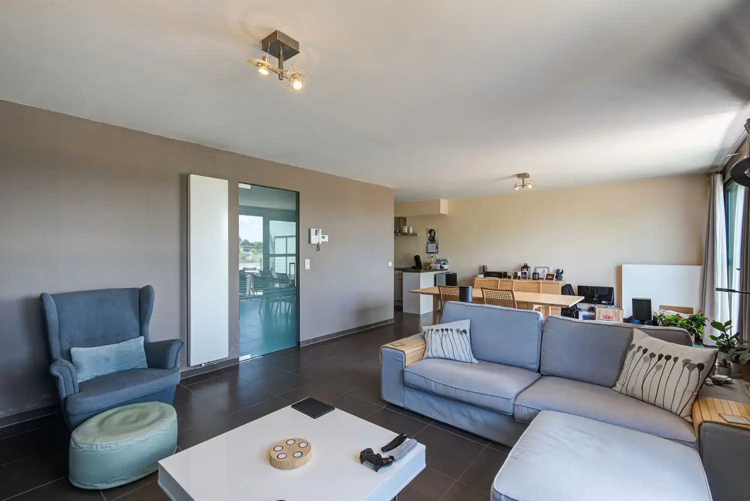 INSTAPKLAAR APPARTEMENT MET 2 SLAAPKAMERS EN AUTOTAANPLAATS NABIJ HET CENTRUM VAN BILZEN foto 4