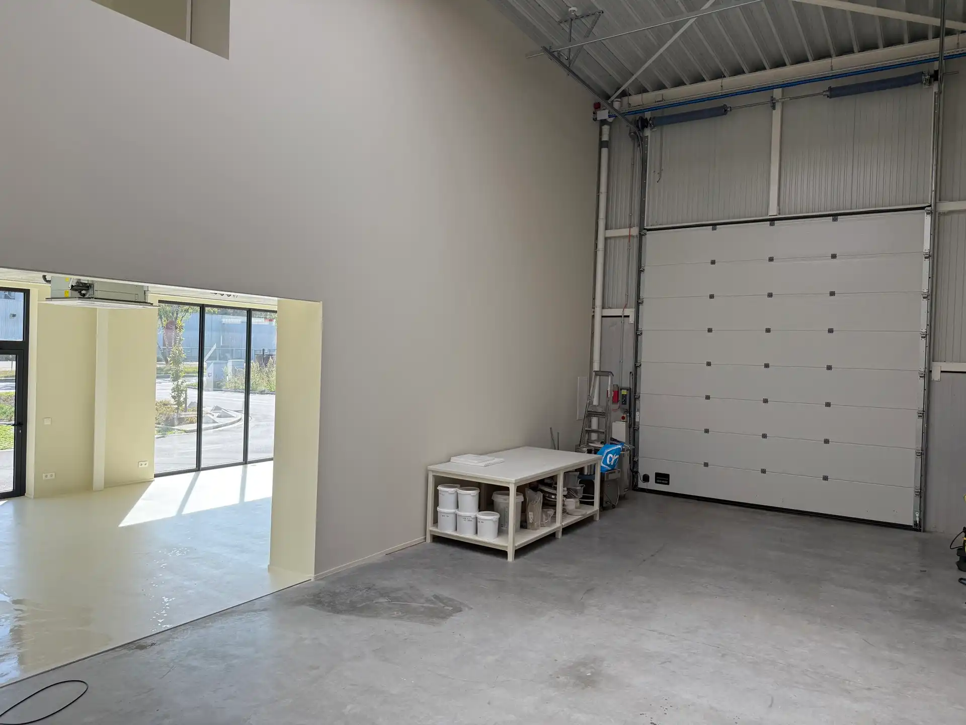 MODERNE KMO-UNIT MET SHOWROOM/KANTOOR IN GENK foto 4