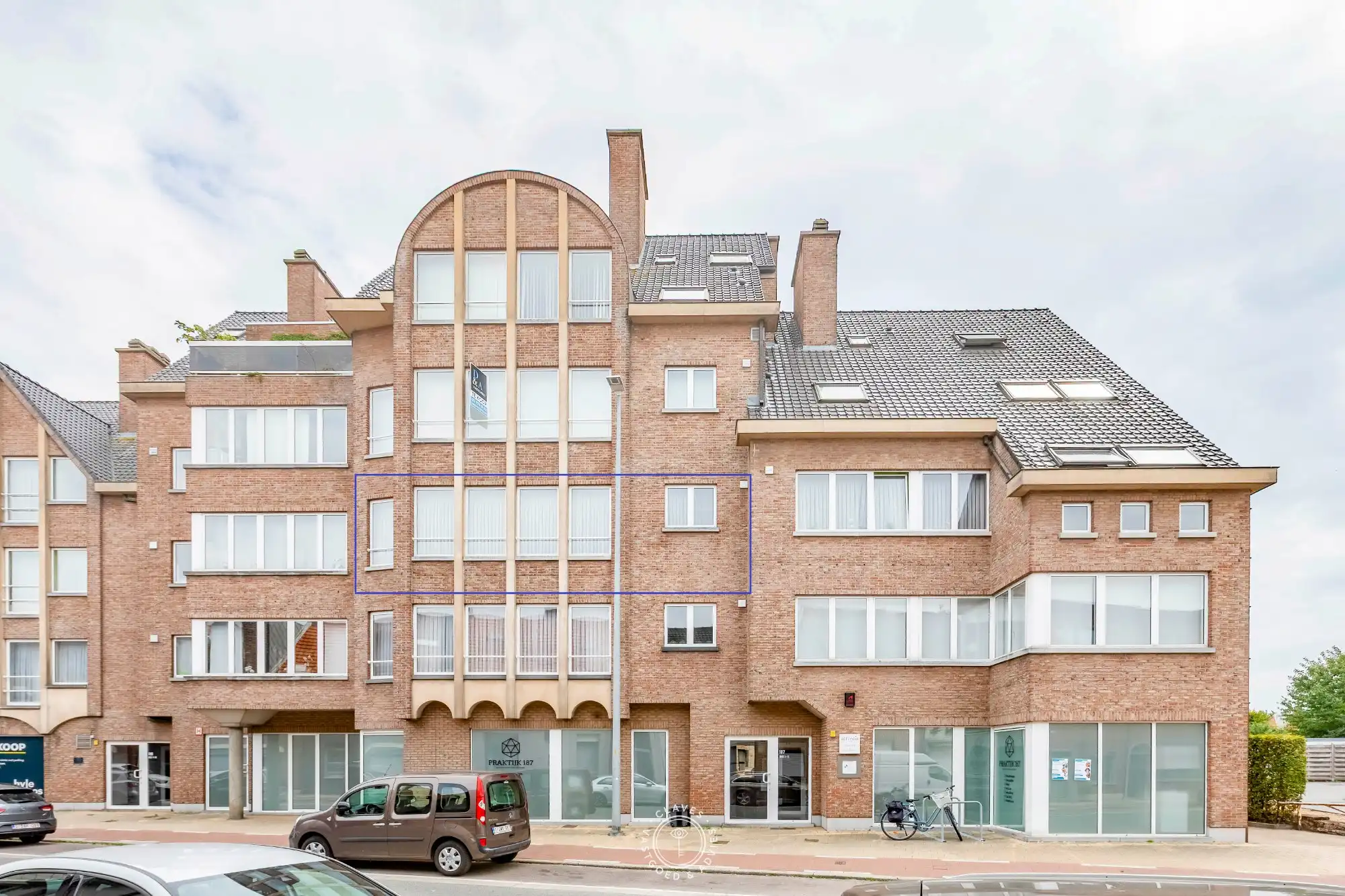 Centraal gelegen appartement met drie slaapkamers en veel lichtinval foto 17