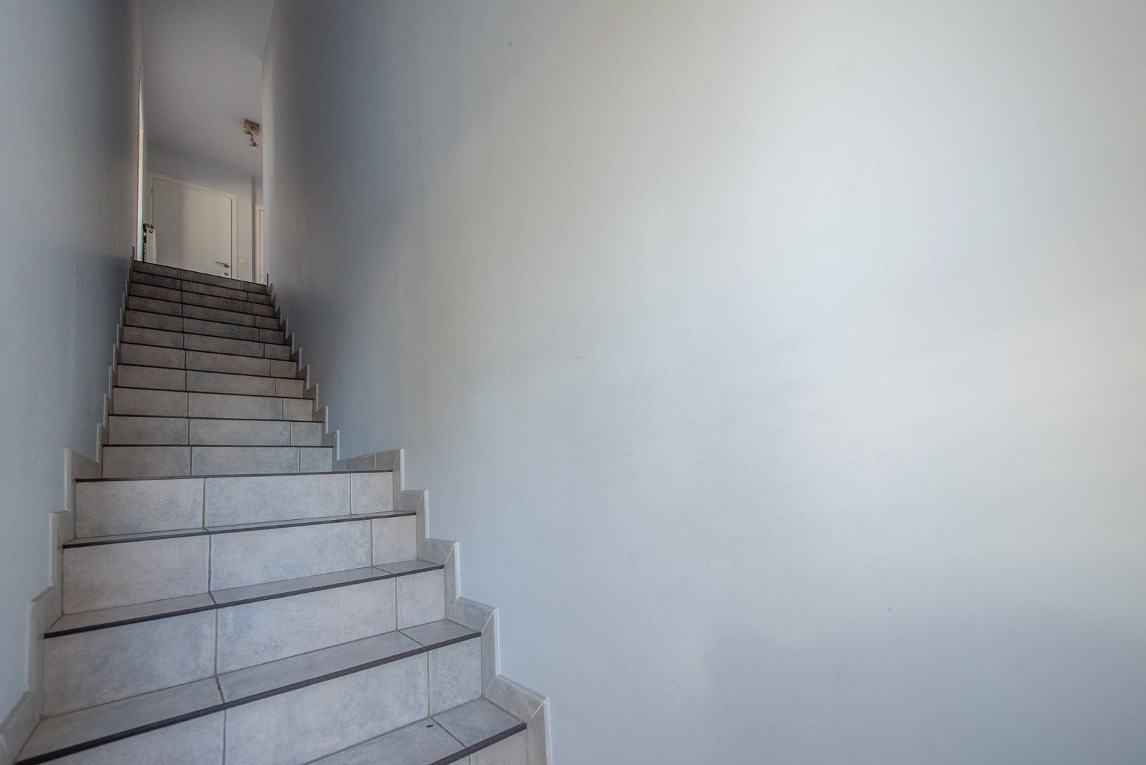 Instapklaar 2 slaapkamer appartement met zonnig ruim terras van 100m2 te Beernem foto 3