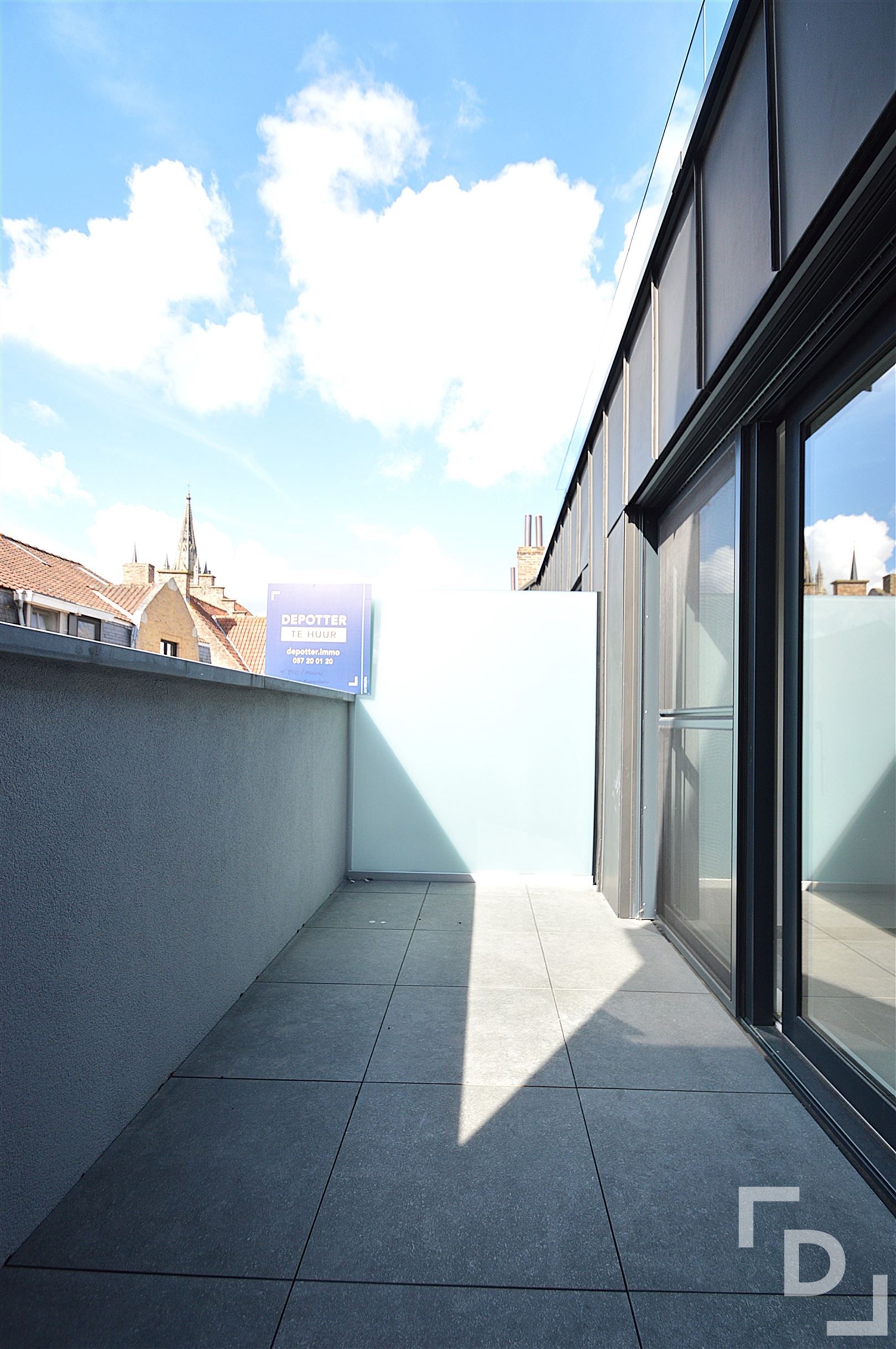 Nieuwbouwappartement van hoogwaardige afwerking met staanplaats te huur in centrum Ieper foto 10
