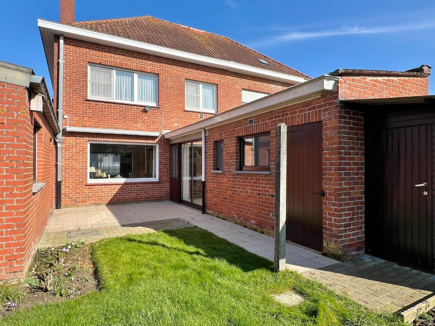 Halfopen woning met zonnige tuin en garage.  foto 22