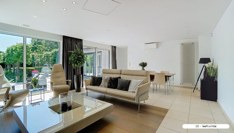 EXCLUSIEF PERFECT AFGEWERKTE MODERNE VILLA (330m²) OP TOPLOCATIE EN PRACHTIGE TUIN foto 10