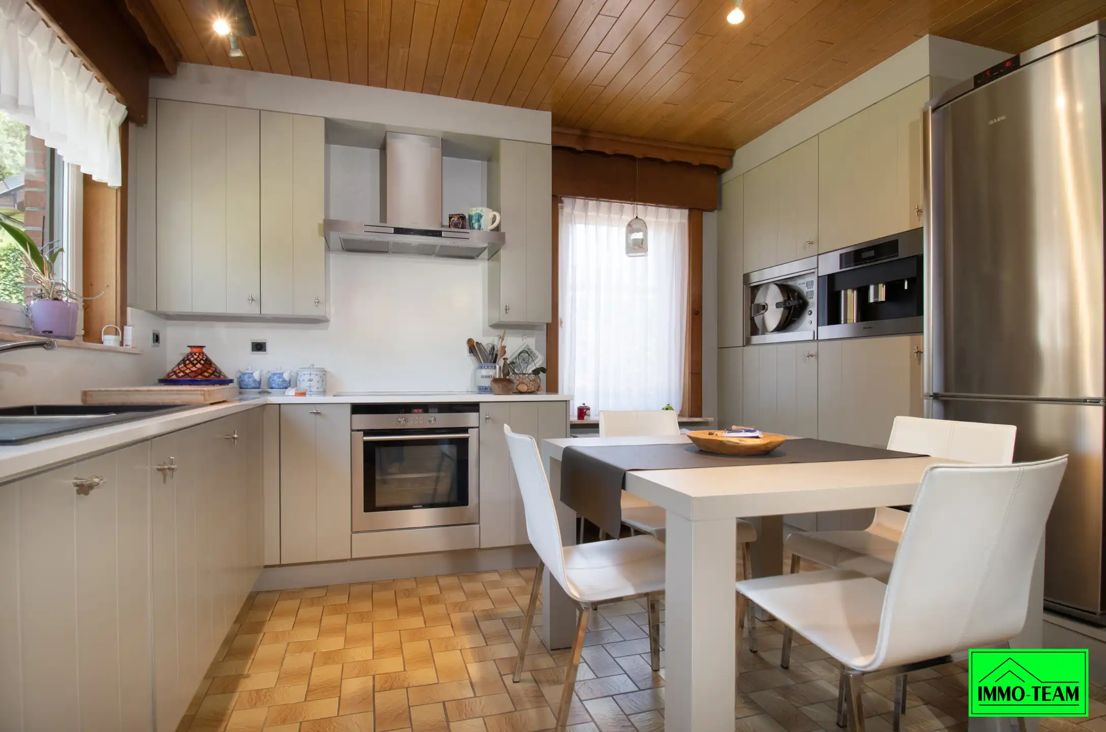 Charmante 3-gevelwoning in rustige woonwijk foto 6