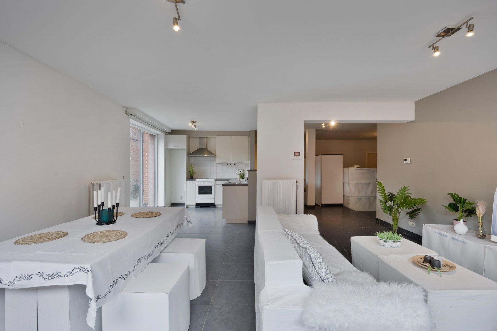 Instapklaar glvl appartement met terras foto 3
