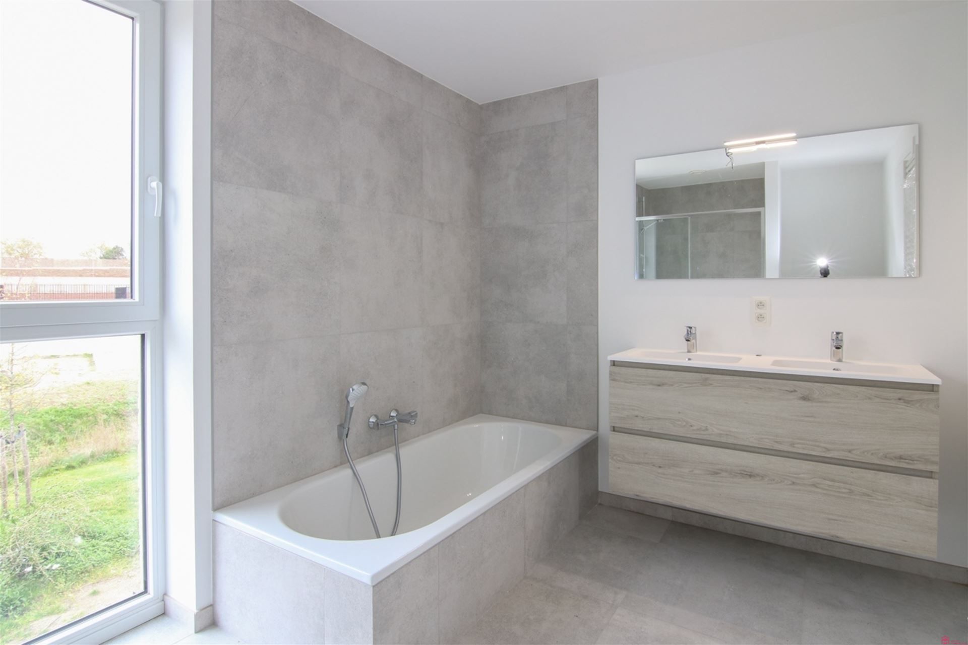 Energiezuinige woning te huur nabij het centrum van Wevelgem foto 8