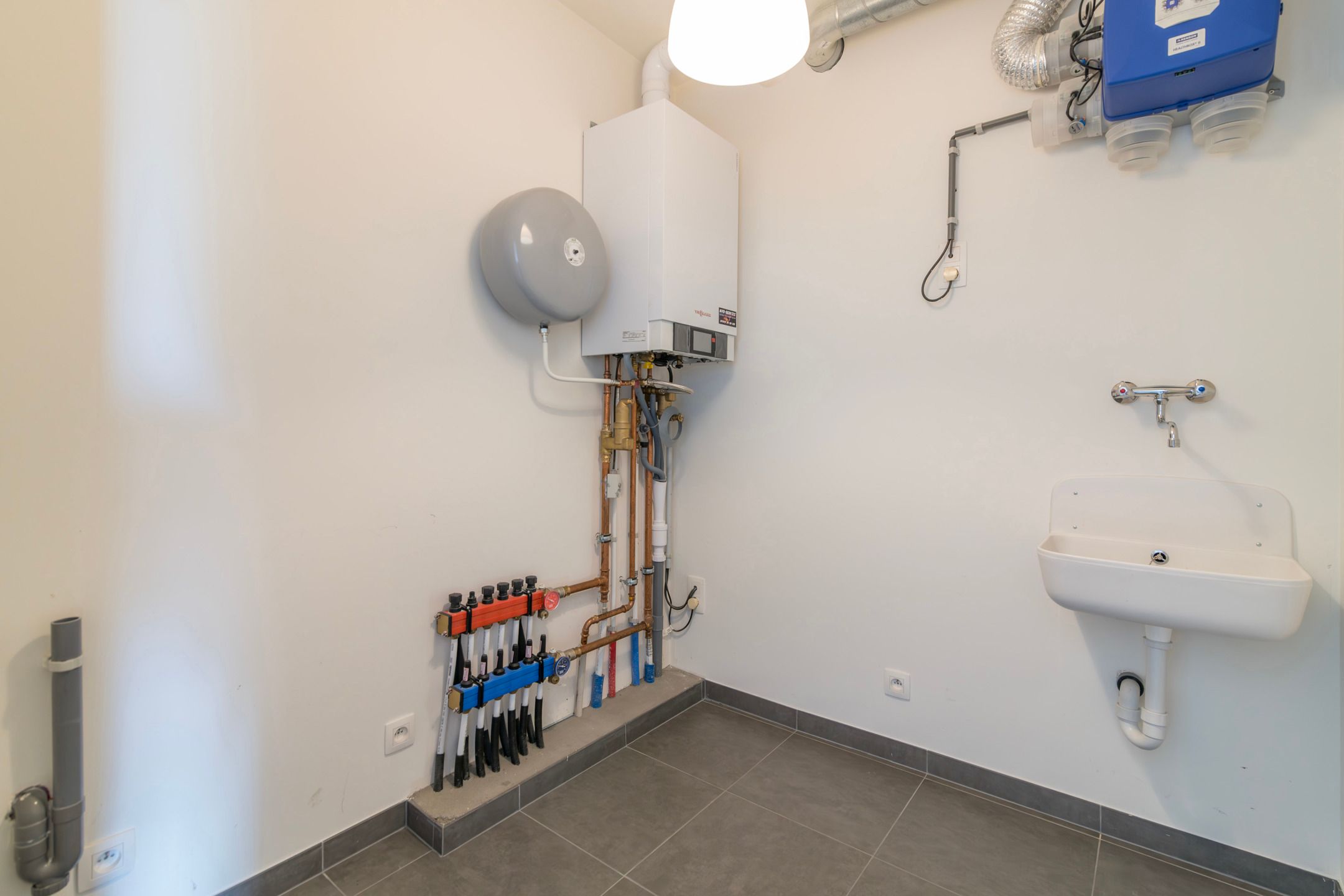 Licht en ruim duplexappartement met parking in Hasselt  foto 31