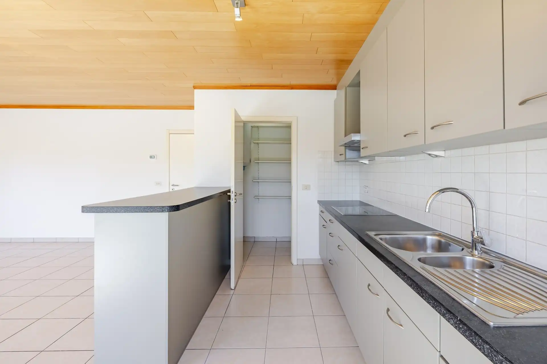 Energiezuinig 2 slaapkamer appartement met 2 staanplaatsen in Wetteren centrum foto 11