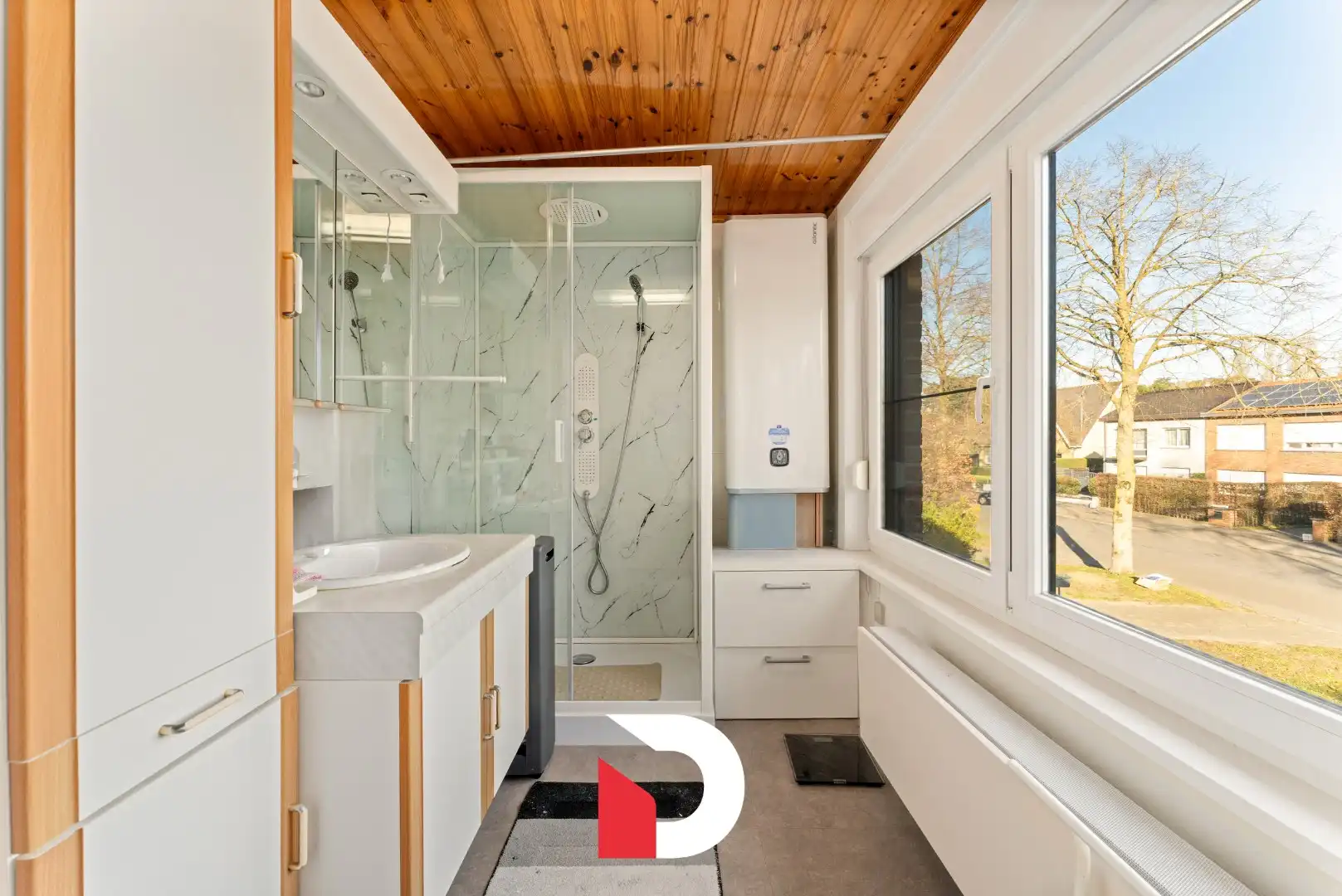 Veelzijdige halfopen woning + atelier op een ruim perceel in een residentiële buurt.  foto 14