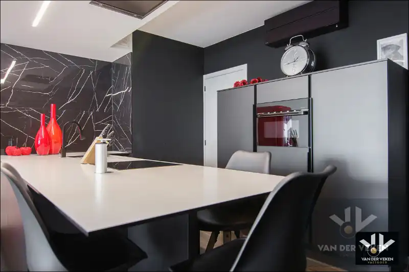 Knap afgewerkt 2 slpk appartement met zicht op het water foto 7