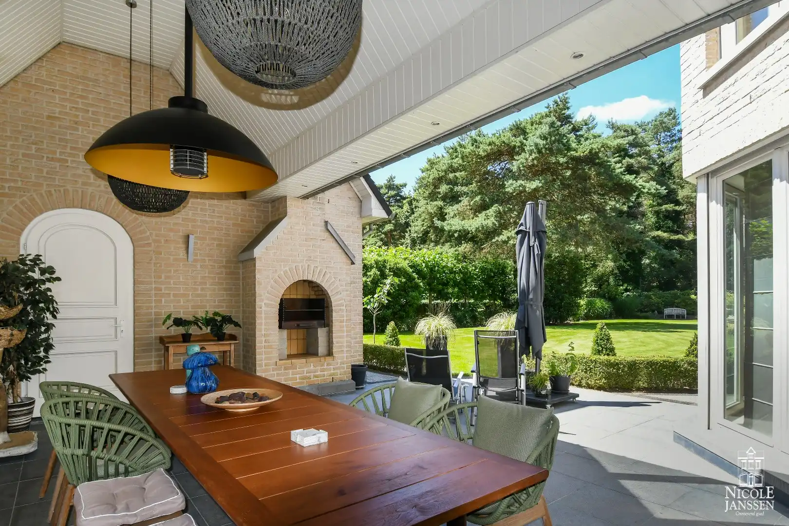 Exclusieve en ruim ingedeelde villa foto 12