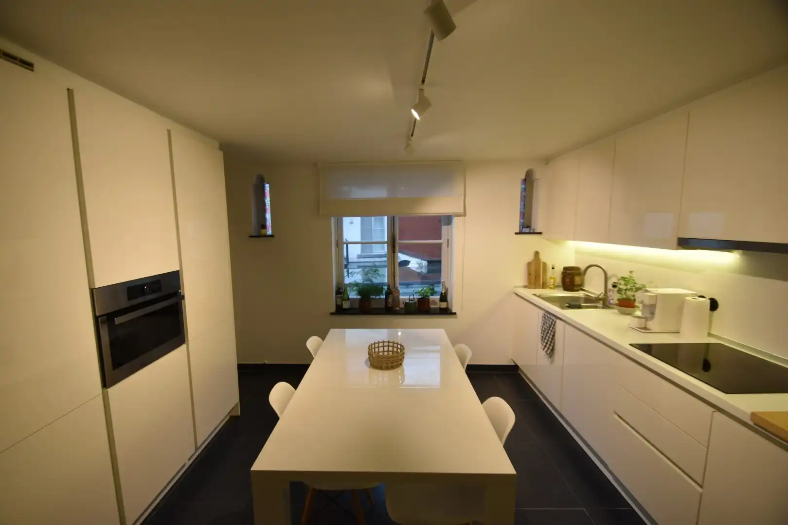 Geklasseerd appartement in hartje Tongeren. foto 6