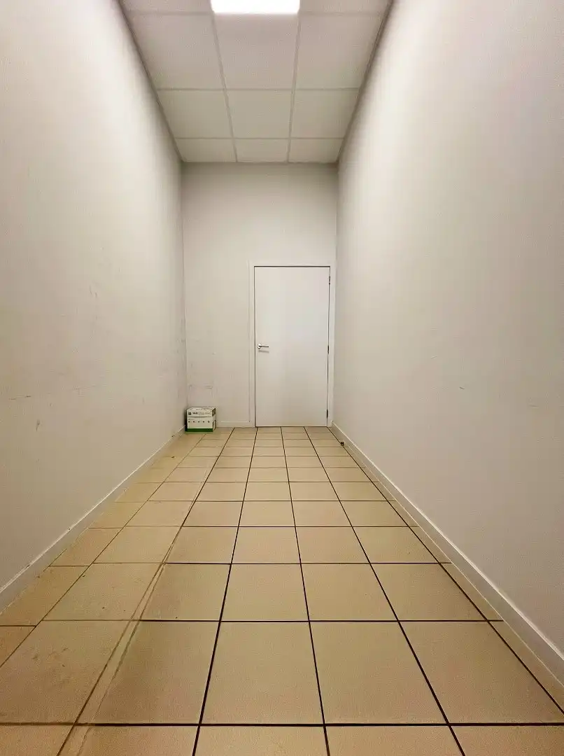 Ruim handelspand in het centrum van Ieper foto 7