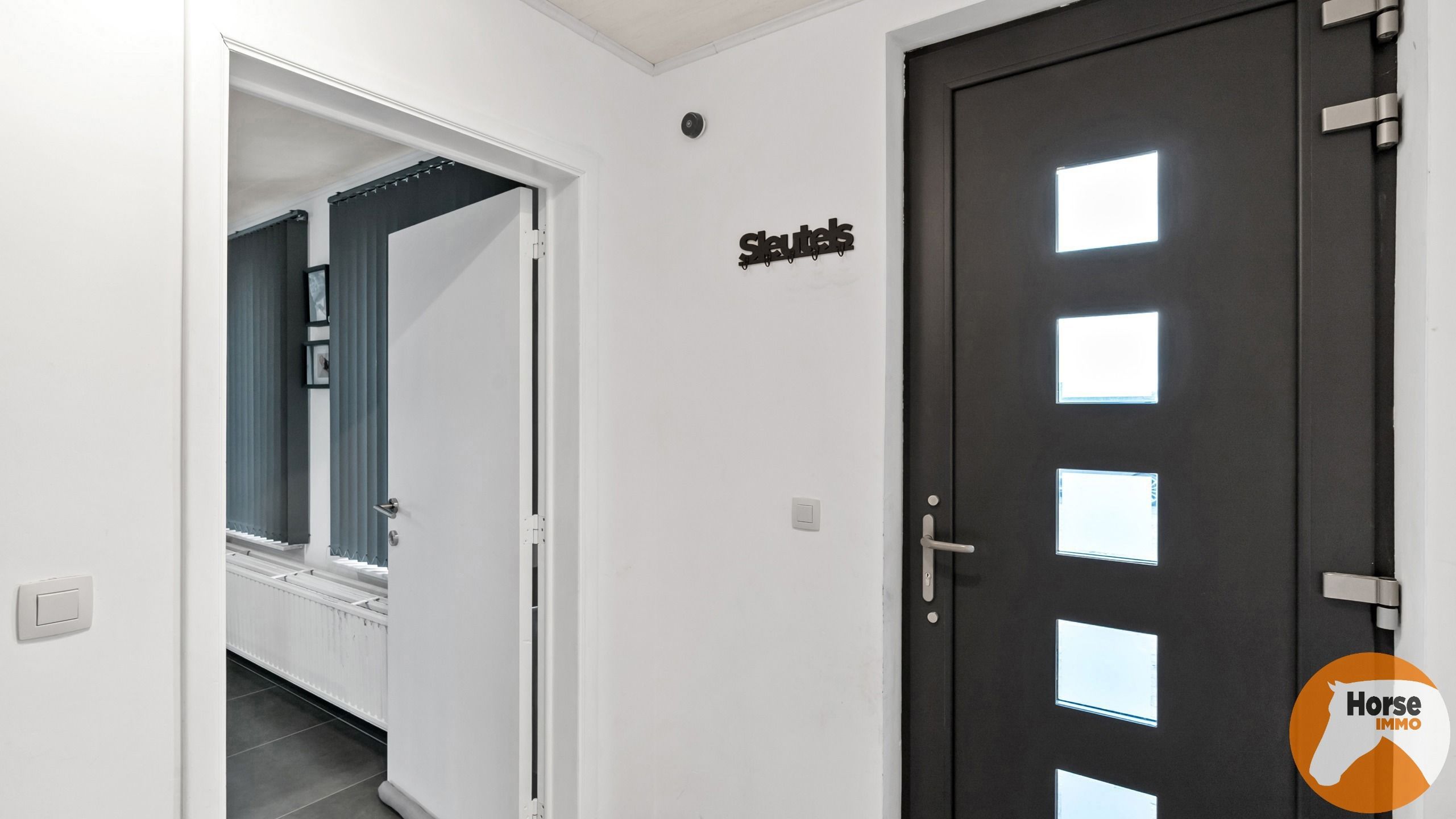 BILZEN-HOESELT - Gerenoveerde woning met paardenstal foto 5