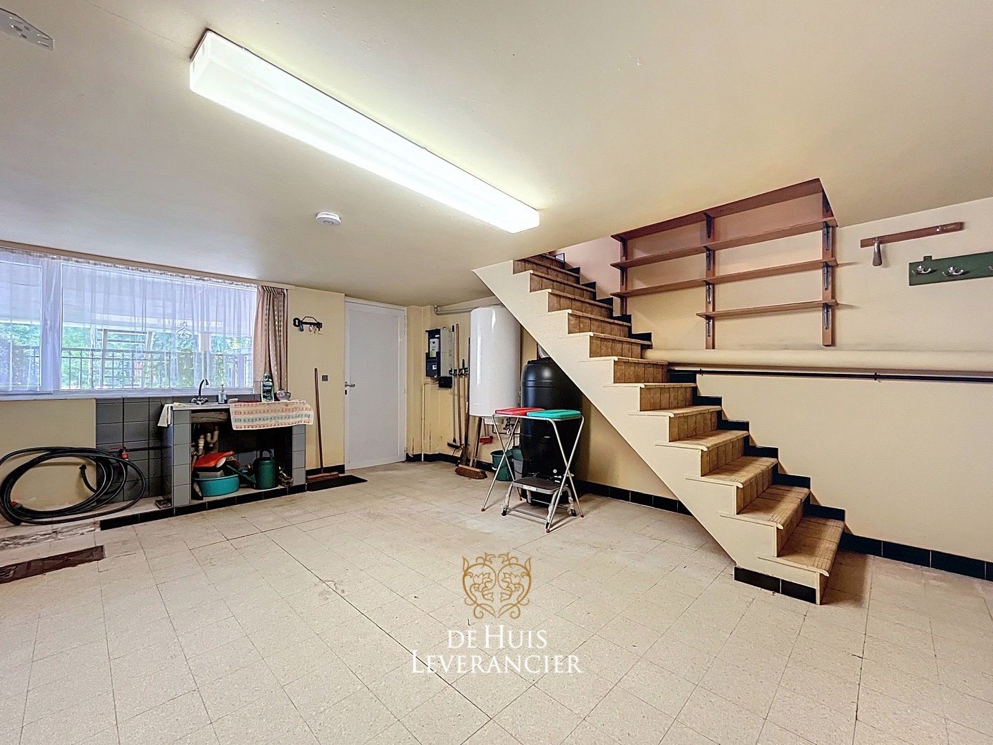 Zeldzame renovatiekans te koop in hartje Noeveren ! Unieke woning met ruimte, groen en grote garage foto 26