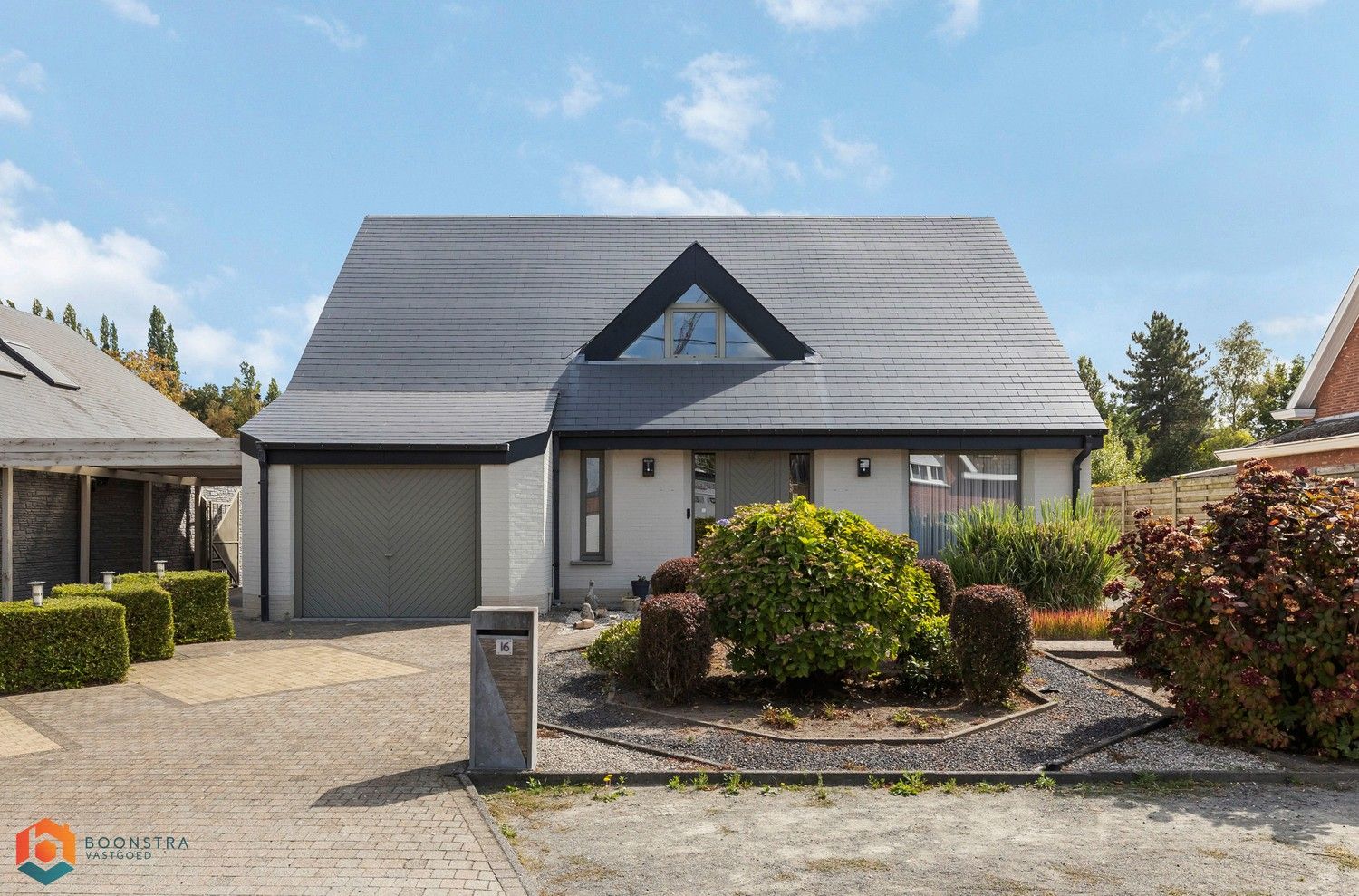 Villa met 5 slpkrs en zwembad op perceel van 1431m² te Berlaar foto {{pictureIndex}}