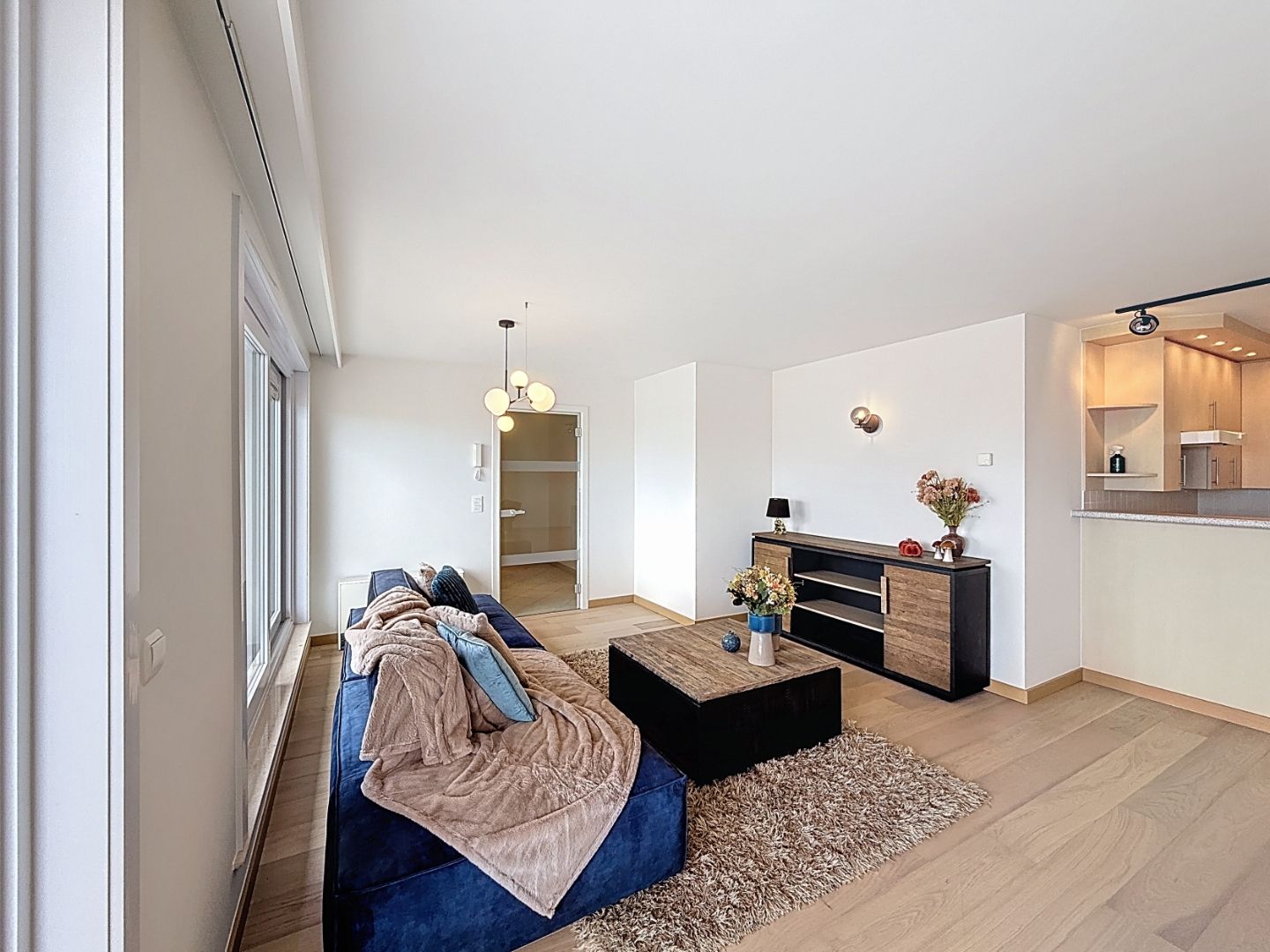 Ruim twee-slaapkamerappartement met uitzicht op zee en de Sint-Bernarduskerk foto 4