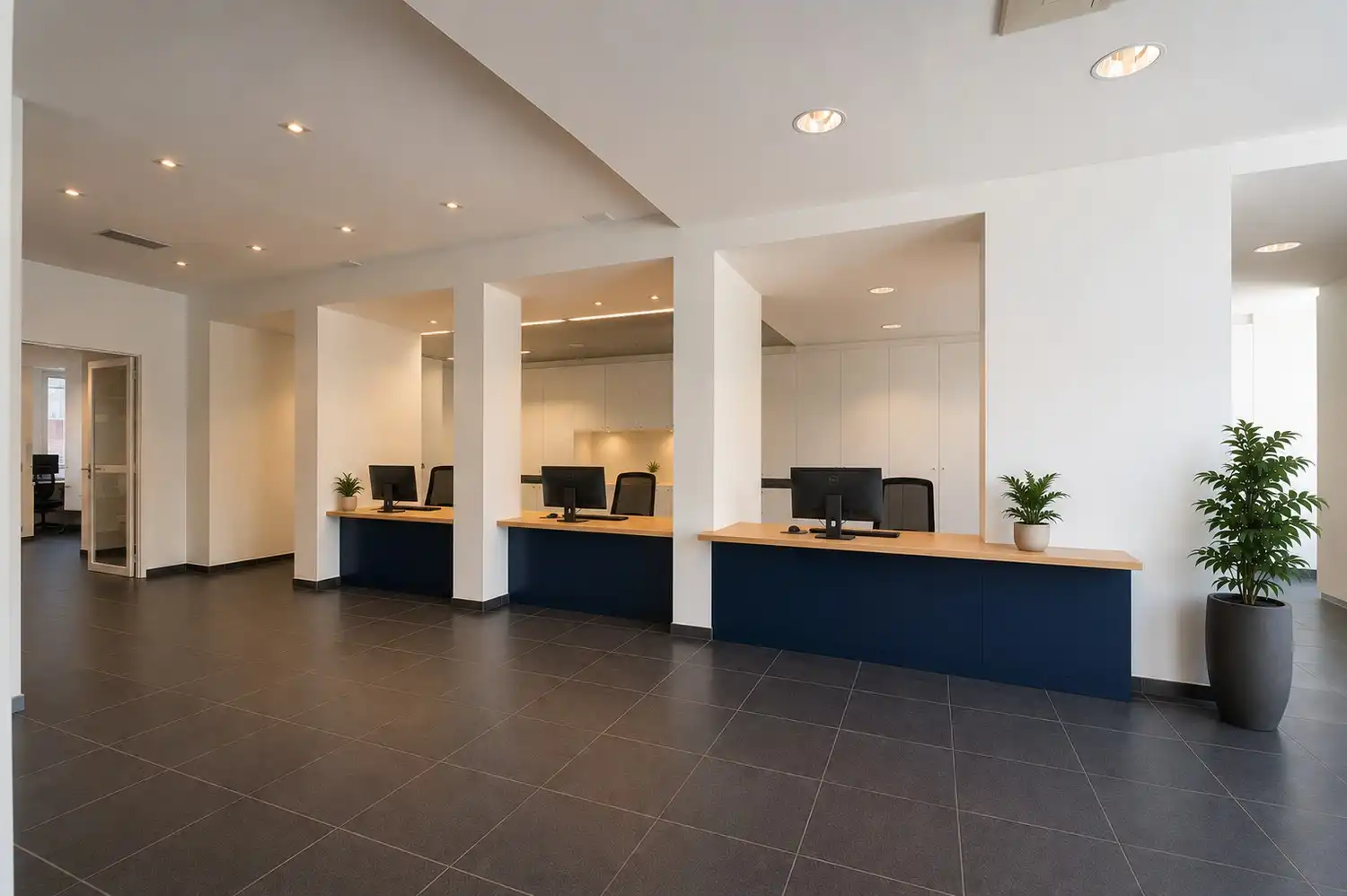 RUIME KANTOORRUIMTE 203 m² MET GARAGEBOX foto {{pictureIndex}}