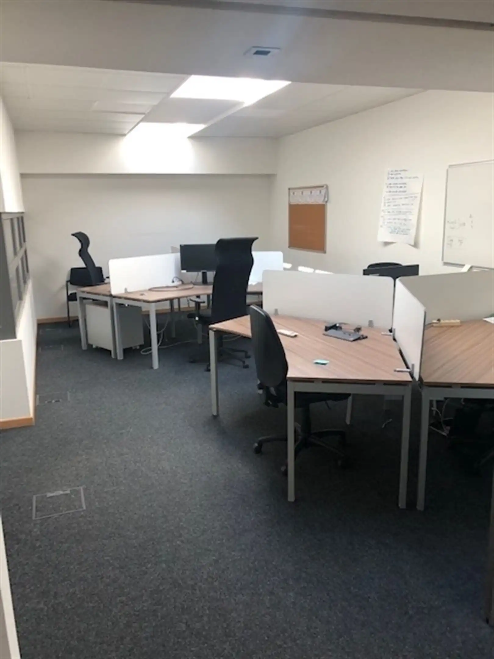 Kantoor te huur aan de op- en afrit van Sint-Job foto 11