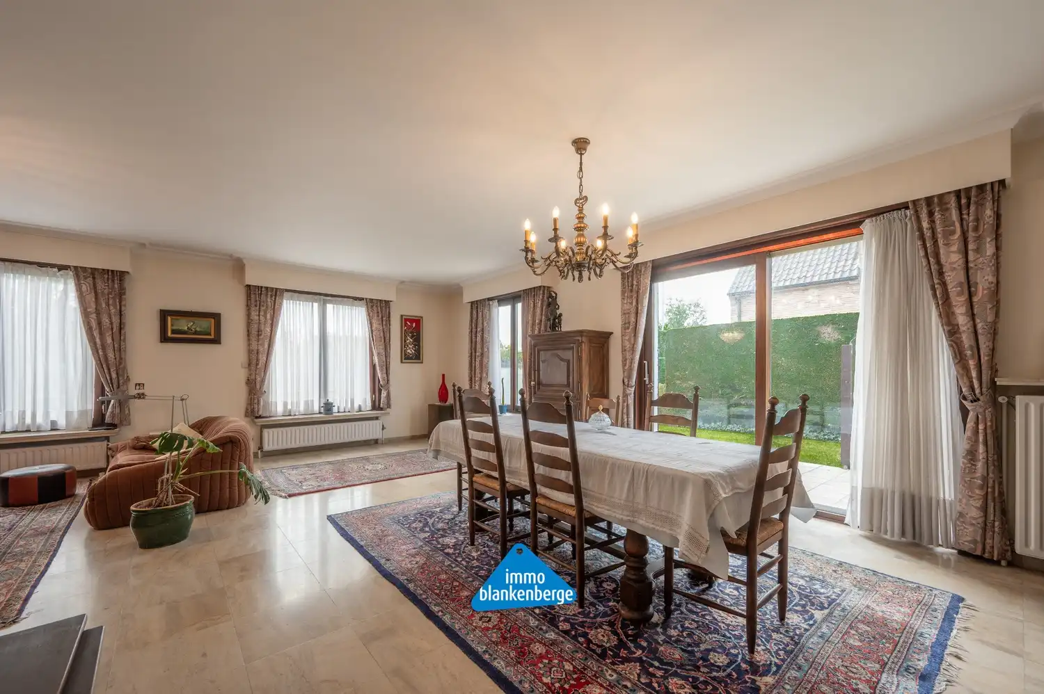 Exclusieve villa in een gegeerde residentiële wijk foto 6