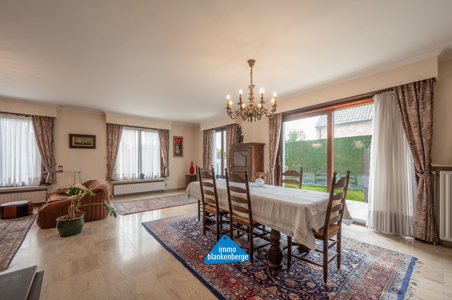 Exclusieve villa in een gegeerde residentiële wijk foto 6