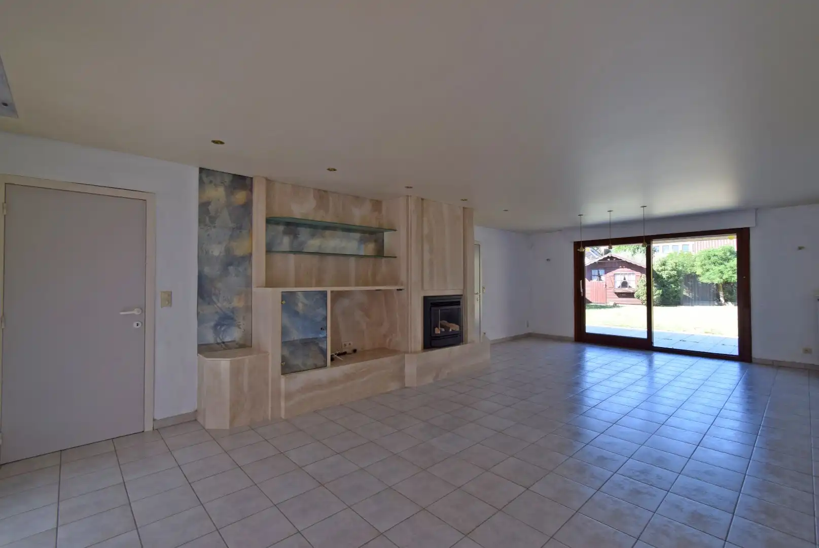 RUSTIG GELEGEN WONING MET TUIN EN GARAGE  foto 2