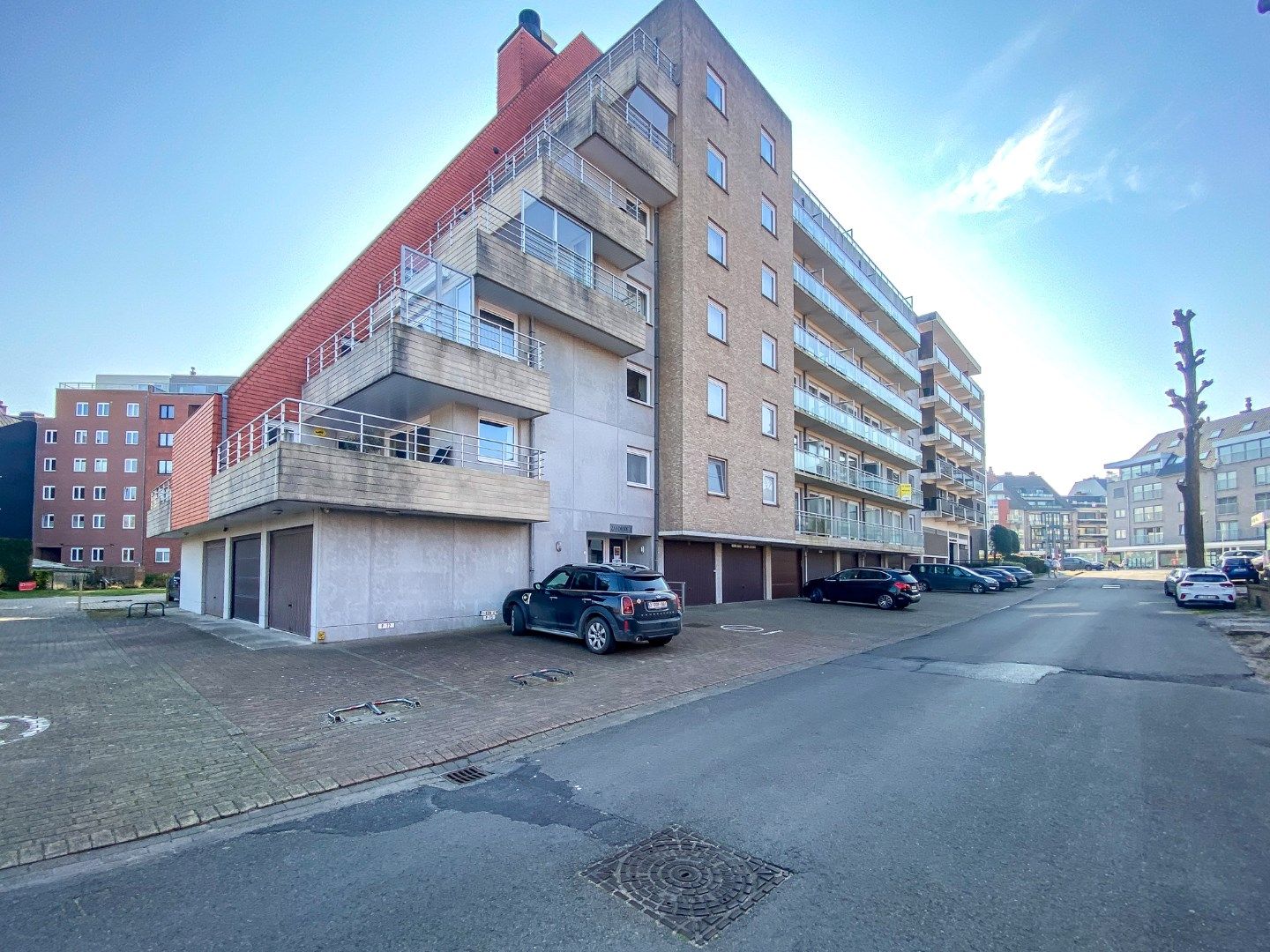 Energiezuinig instapklaar 2-slaapkamerappartement (81 m²) centraal gelegen te Koksijde-Bad.  foto {{pictureIndex}}