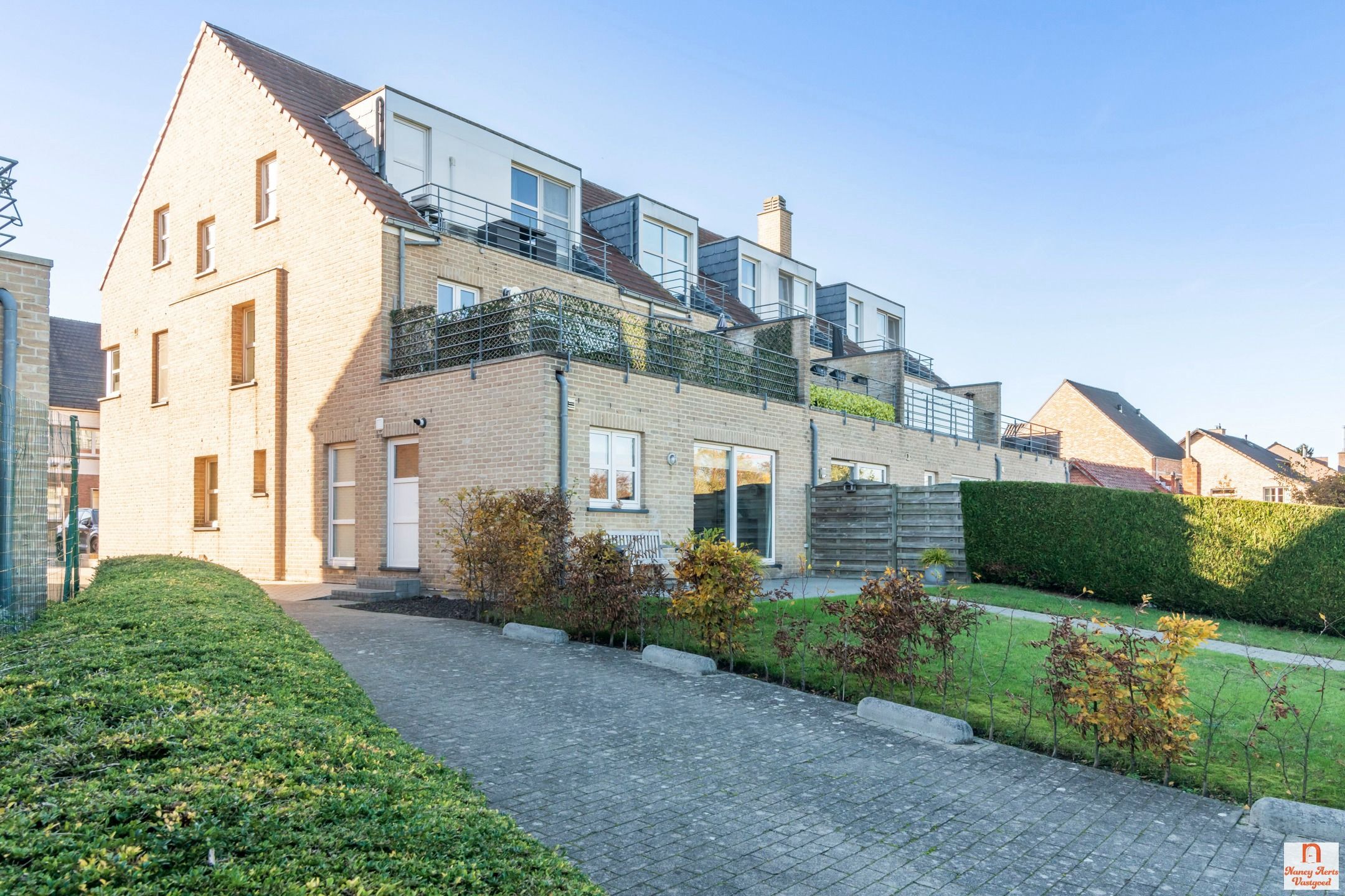 Lichtrijk gelijkvloers appartement met tuinzicht in Kuringen foto {{pictureIndex}}